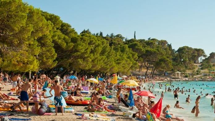 Chorvátska Makarska zaviedla nové opatrenia. Tie rozdelili verejnosť na dva tábory