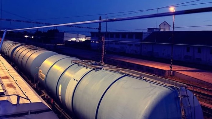 Na snímke vozne na železničnej stanici v Malackách.