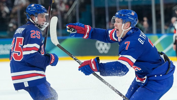 Semifinále po dvanástich rokoch. Švédi vyrovnali minútu a pol pred koncom, no Amerika si postup postrážila