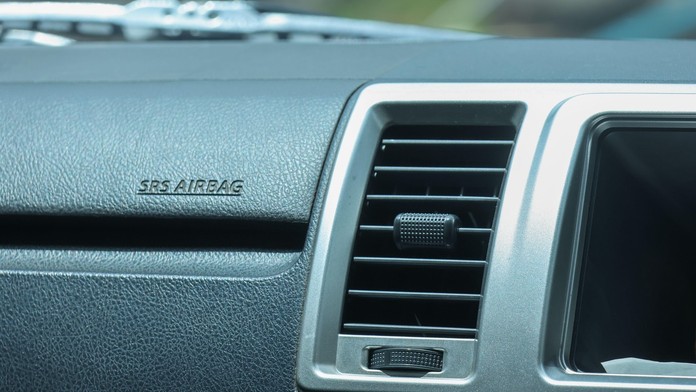 Mnohí Slováci môžu jazdiť s rizikovým airbagom. Zistite, či sa to týka aj vás