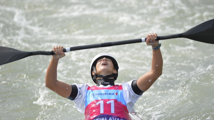 Eliška Mintálová sa teší v cieli v kategórii K1 junioriek MS juniorov do 23 rokov.