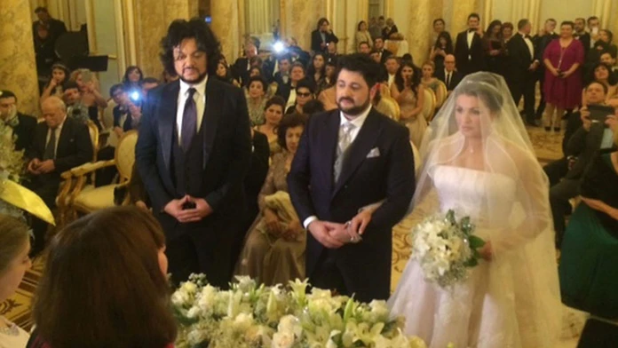 Operná speváčka Anna Netrebko počas svadobného obradu vo Viedni.