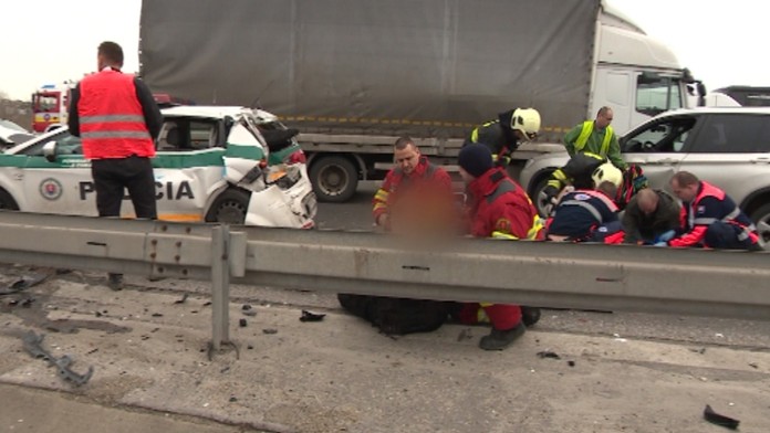 19 Nehoda kamion policia (D).transferweb_jpg_bez_watermarku_1.jpg