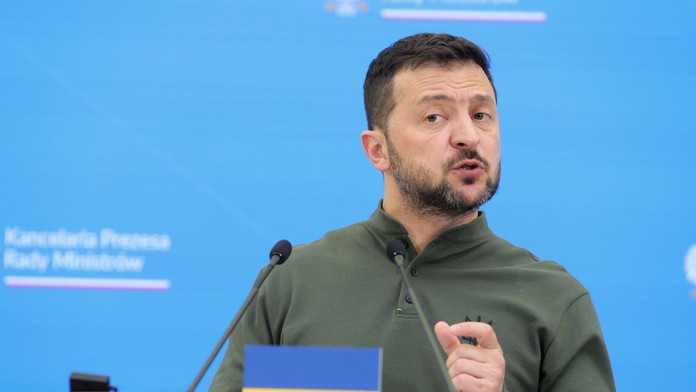 Ukrajinský prezident Volodymyr Zelenskyj (vľavo) počas spoločnej tlačovej konferencie s poľským premiérom Donaldom Tuskom.