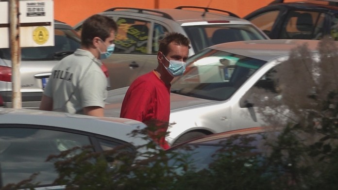 Šoféroval opitý, zrazil cyklistu a z miesta nehody ušiel. 