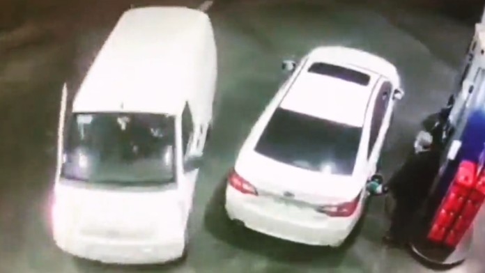 Muža prepadli zlodeji na čerpacej stanici.