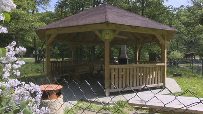 Altánky sú takto oplotené. 