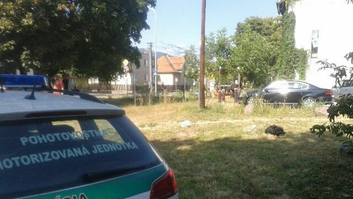 Dievčatko bolo v aute už od rána