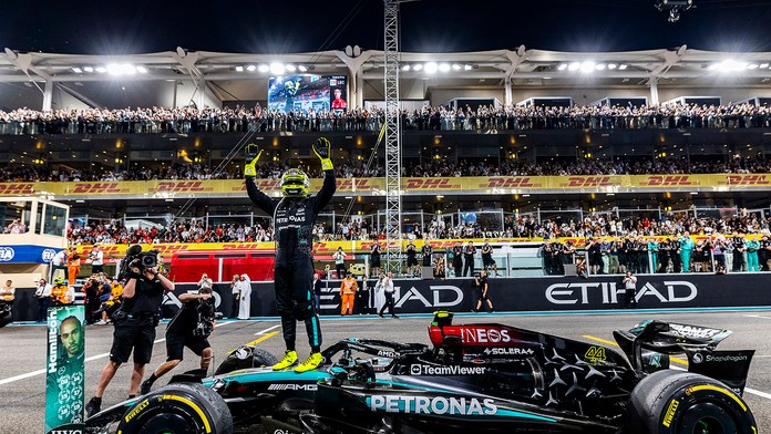 Lewis Hamilton sa s Mercedesom rozlúčil štvrtým miestom v Abú Zabí.