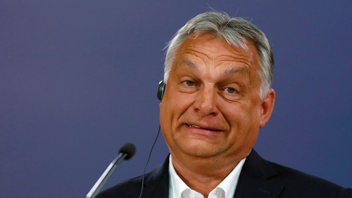 Pickup s prívesom našli na odpočívadle pri diaľnici.