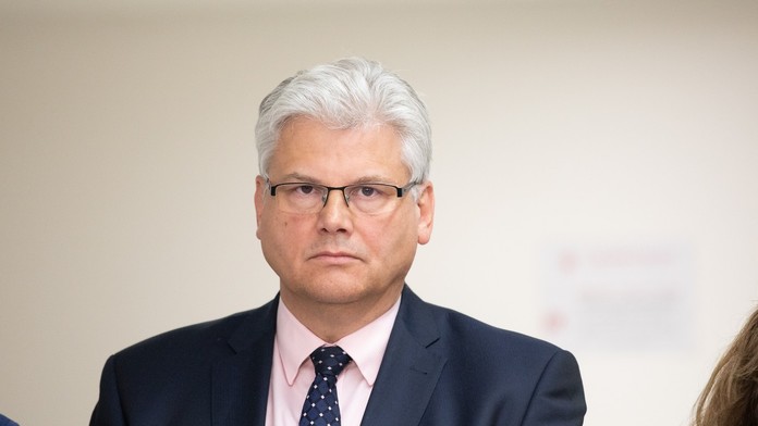 Českým zdravotníctvom otriasa korupčná kauza: Exriaditeľ pražskej nemocnice Motol mieri do väzby