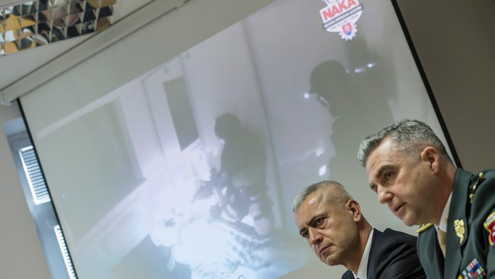 Štastné sviatky vám prajú Susedia