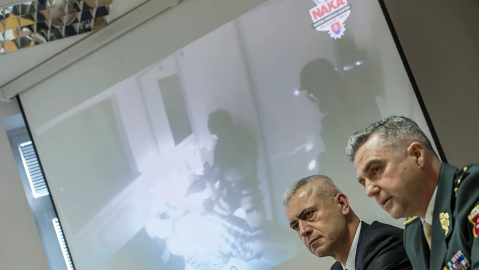 Štastné sviatky vám prajú Susedia
