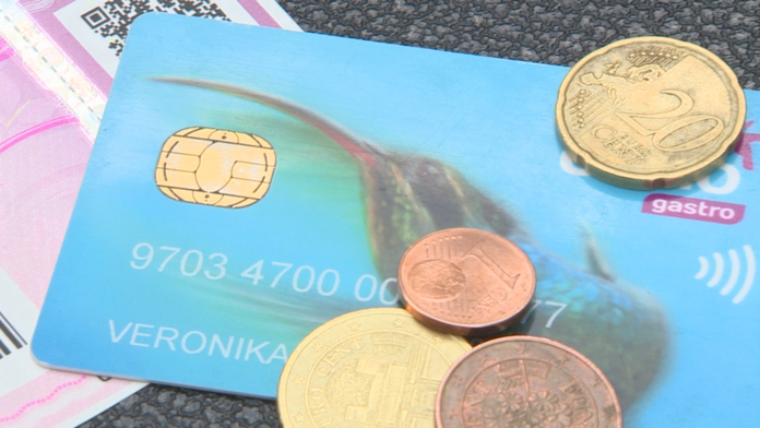 Požiar autoservisu v Bratislave