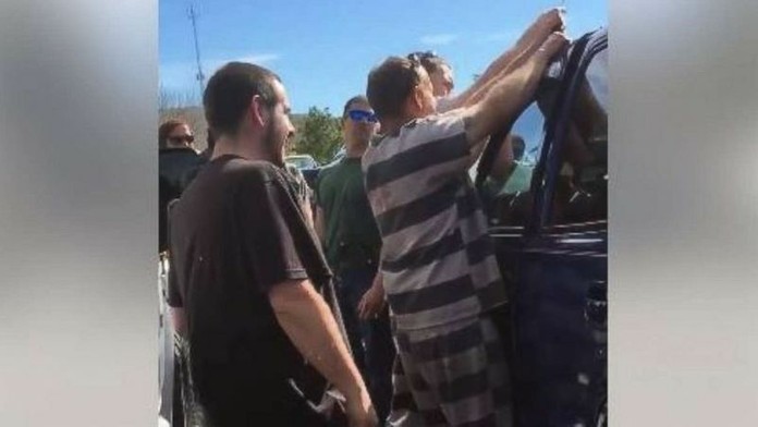 Kouč Caroliny Rod Brind 'Amour pred duelom s Dallasom.