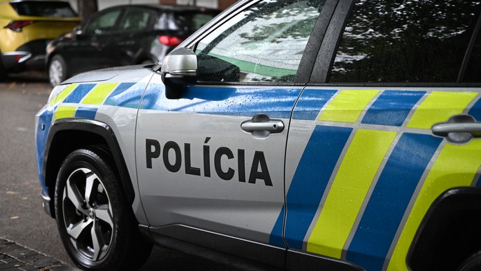 Ďalší útok na bankomat. Tentoraz zostala po výbuchu polovica prístroja v stene