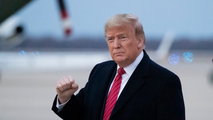 Biatlonistka Lucie Charvátová oslavuje bronz v šprinte na MS 2020.