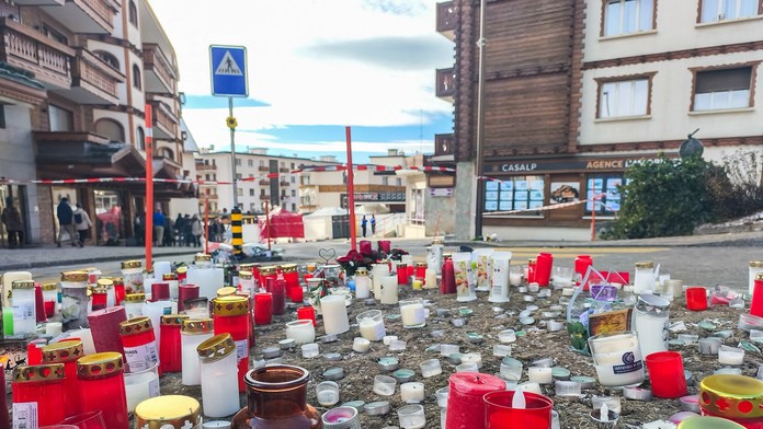 Najmladšia obeť mala len 14 rokov. Identifikovali ďalšie telá z požiaru v bare vo Švajčiarsku