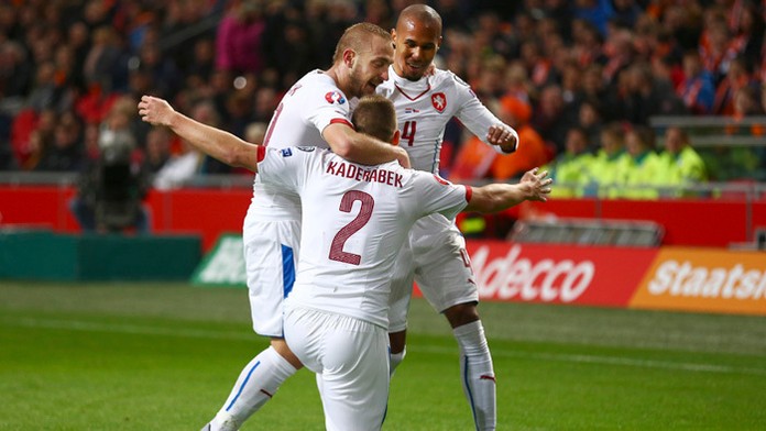 Český obranca Pavel Kadeřábek oslavuje svoj gól v zápase A-skupiny kvalifikácie EURO 2016 Holandsko - ČR.