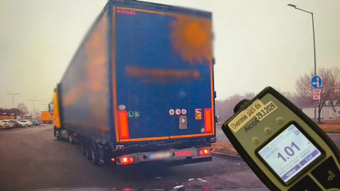 Na snímke kamión a výsledok dychovej skúšky.