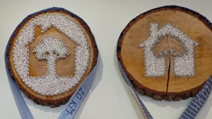 Účastníci bežeckých pretekov v Lozorne dostali špeciálne pamätné medaily