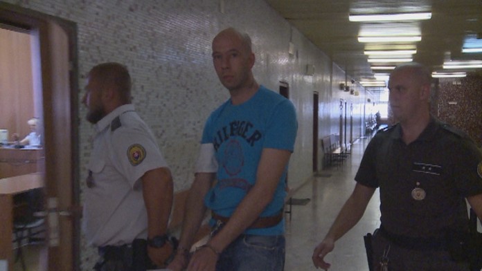 Muž, ktorý mal zavraždiť svoju mamu, sa postavil pred súd.