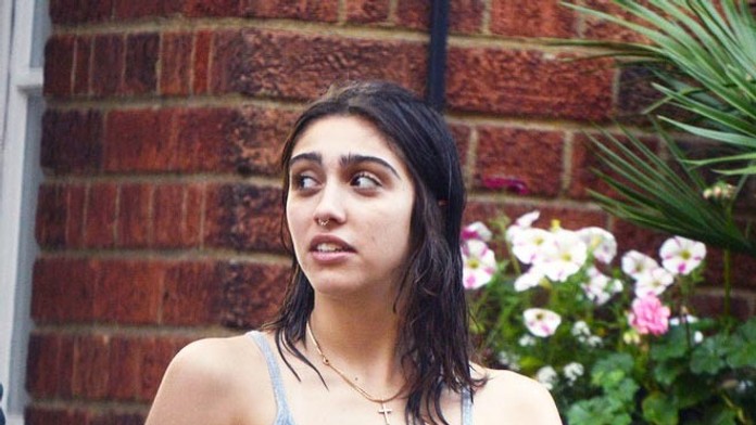 Madonnina dcéra bez podprsenky. Ani ju nepotrebuje