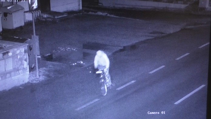 Nešikovného zlodeja zachytili kamery v obci. To, čo ukradol, aj vytratil