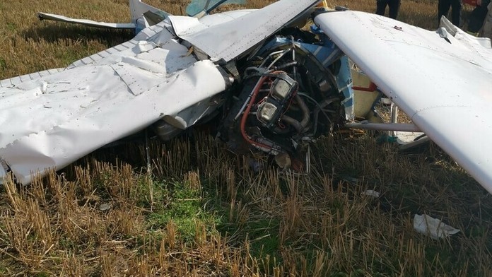 Pri Prahe spadlo malé lietadlo, dvaja mŕtvi.