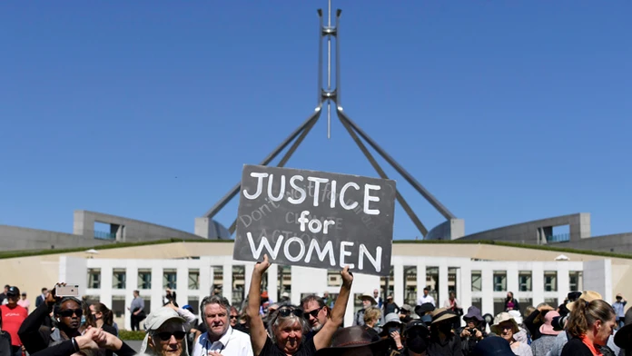Tisíce žien sa v pondelok zišli vo viac ako 40 mestách po celej Austrálii.