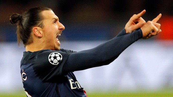 Hráč PSG Zlatan Ibrahimovič oslavuje svoj úvodný gól v prvom osemfinálovom zápase LM proti FC Chelsea.