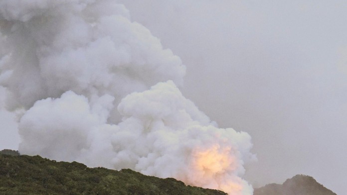 Na snímke požiar, ktorý vypukol pri teste rakety Epsilon S.