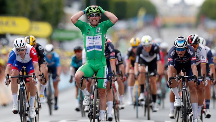 Mark Cavendish nemôže uveriť, že sa mu opäť podarilo vyhrať.