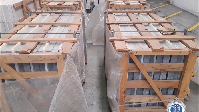 Záťah na jednu z najnebezpečnejších drogových skupín v Európe. Na Slovensku zadržali sedem osôb