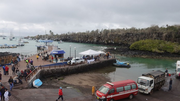 Pri Galapágoch sa potopila loď, hlásia mŕtvych i nezvestných