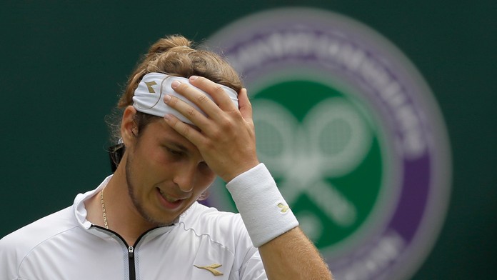 Slovenský tenista Lukáš Lacko v zápase 2. kola Wimbledonu 2018.