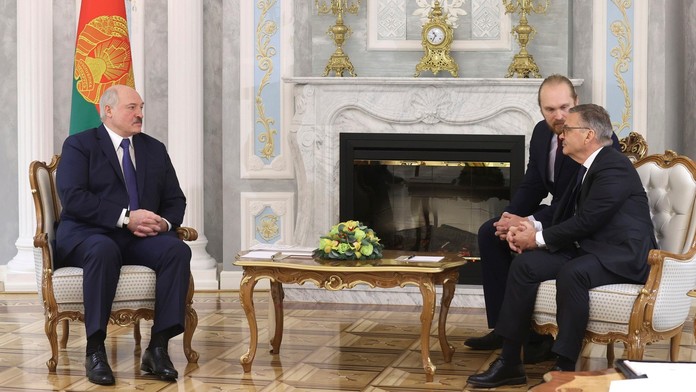 Cibulková pomáha na odberovom mieste v Bratislave.