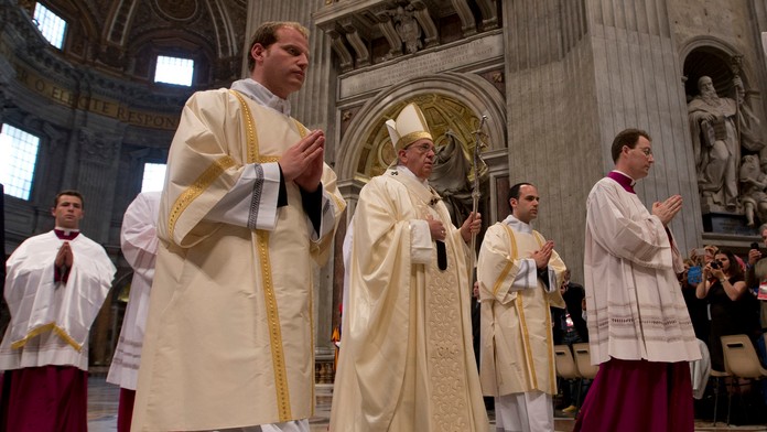 Pápež František prichádza celebrovať svätú omšu