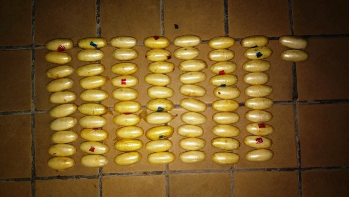 Na bratislavskom letisku zadržala Nigérijčana s kilogramom kokaínu v tele.