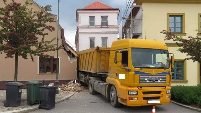 Plastové štíty vo francúzskej reštaurácii.