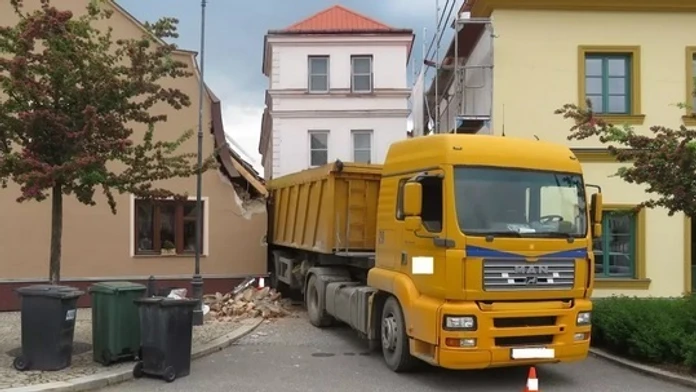 Plastové štíty vo francúzskej reštaurácii.