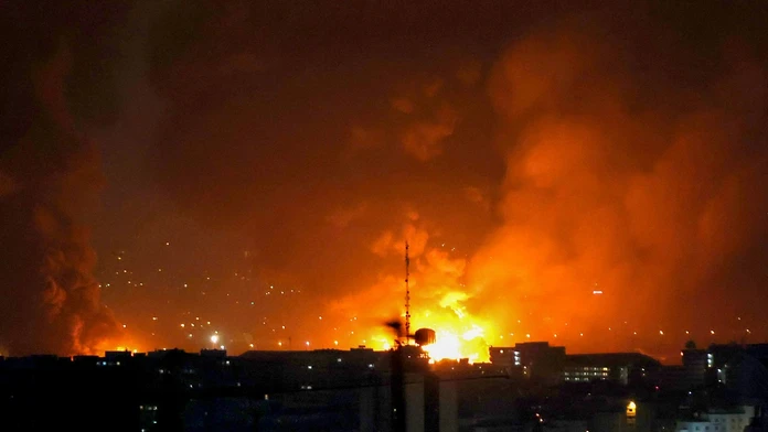 Ďalšie bombardovanie. Izrael podnikol novú vlnu masívnych útokov na Teherán