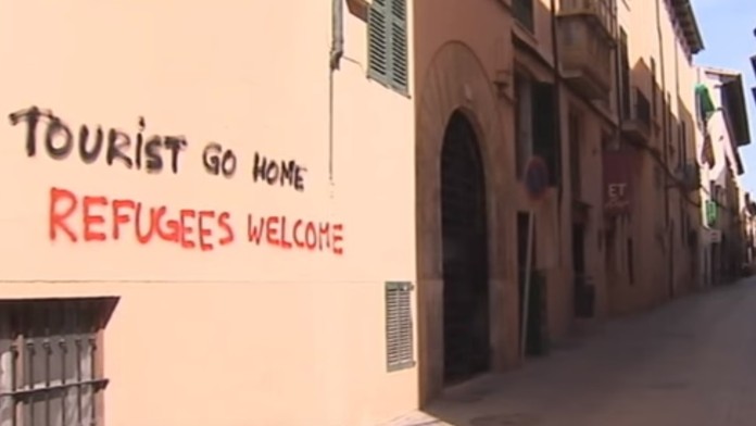 V Španielsku vyčíňajú minikomandá odporcov cestovného ruchu.