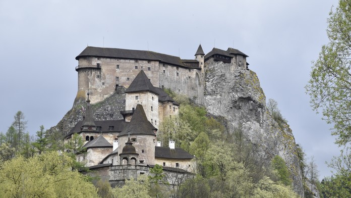 GALÉRIA: Veľká renovácia na Oravskom hrade. Vynovená fasáda veže vyvolala kontroverzné reakcie