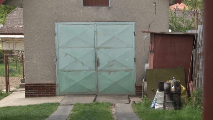 Garážou v obci Jablonka otriasol výbuch.