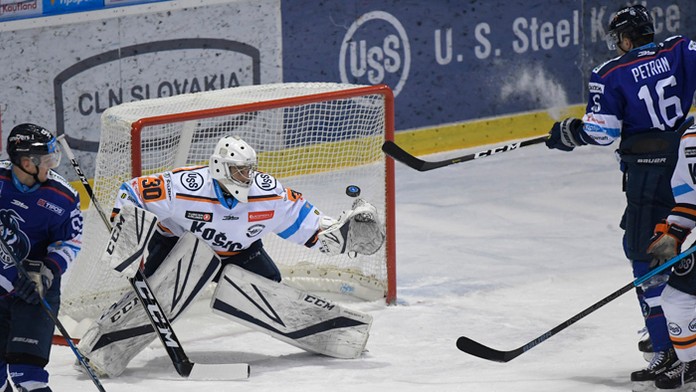 Prezident Andrej Kiska udelil štátne vyznamenanie spevákovi Miroslavovi Žbirkovi.
