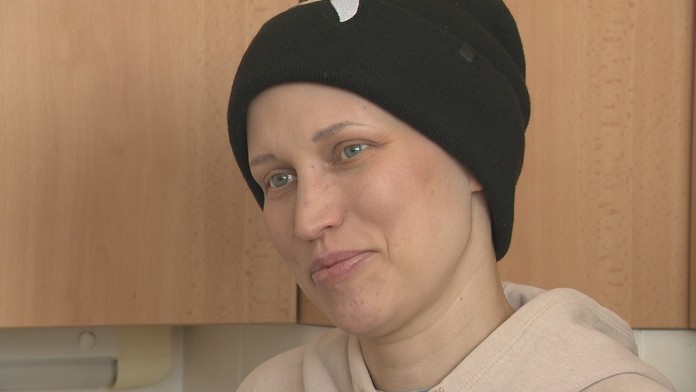 Z Ukrajiny utekajú zdraví aj chorí ľudia. Mária musela prerušiť onkologickú liečbu, no Slováci ju zachránili