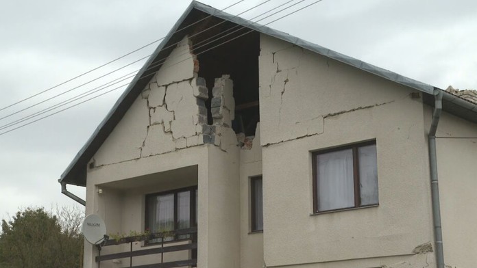 Ľudia na Zemplíne túto noc opäť pocítili zemetrasenie. Išlo o dotrasy z minuloročnej ničivej spúšte