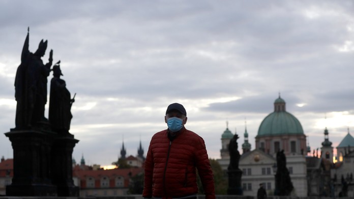 Nakazení zamestnanci.