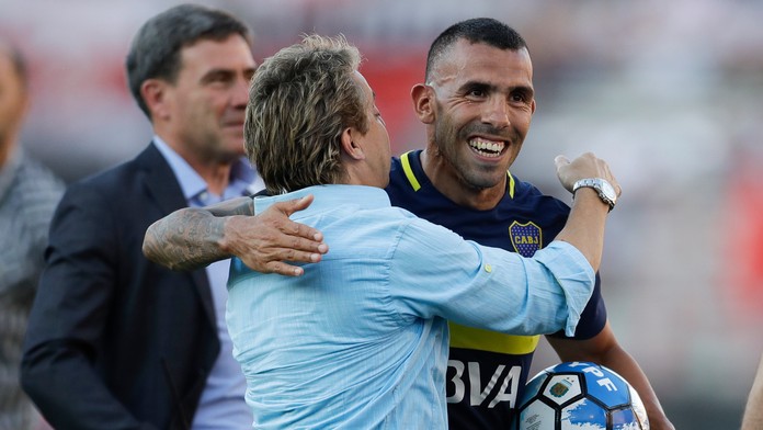 Carlos Tevez v drese svojho materského klubu Boca Juniors.